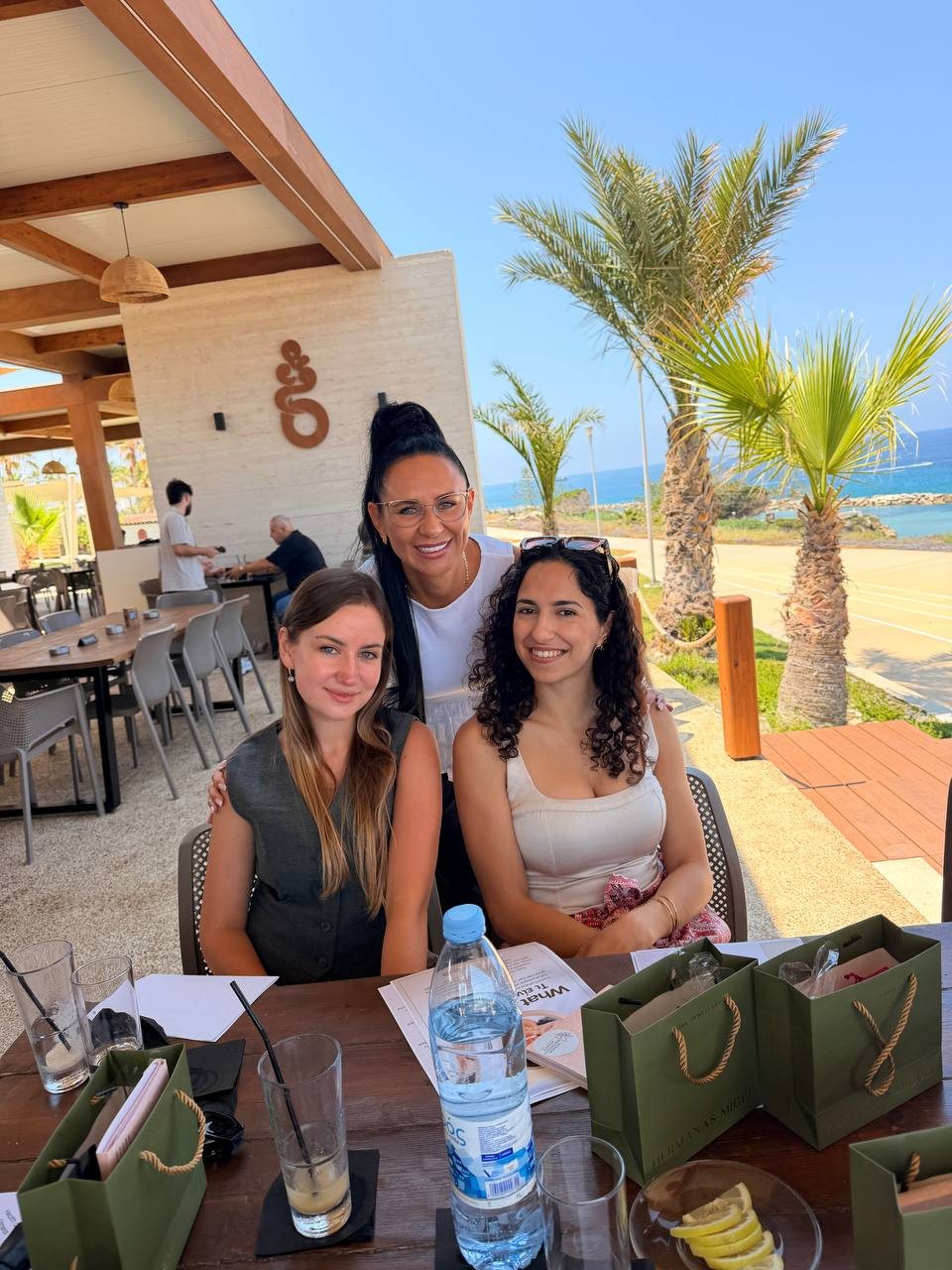 Anna with two members by the sea at Baracas Lounge